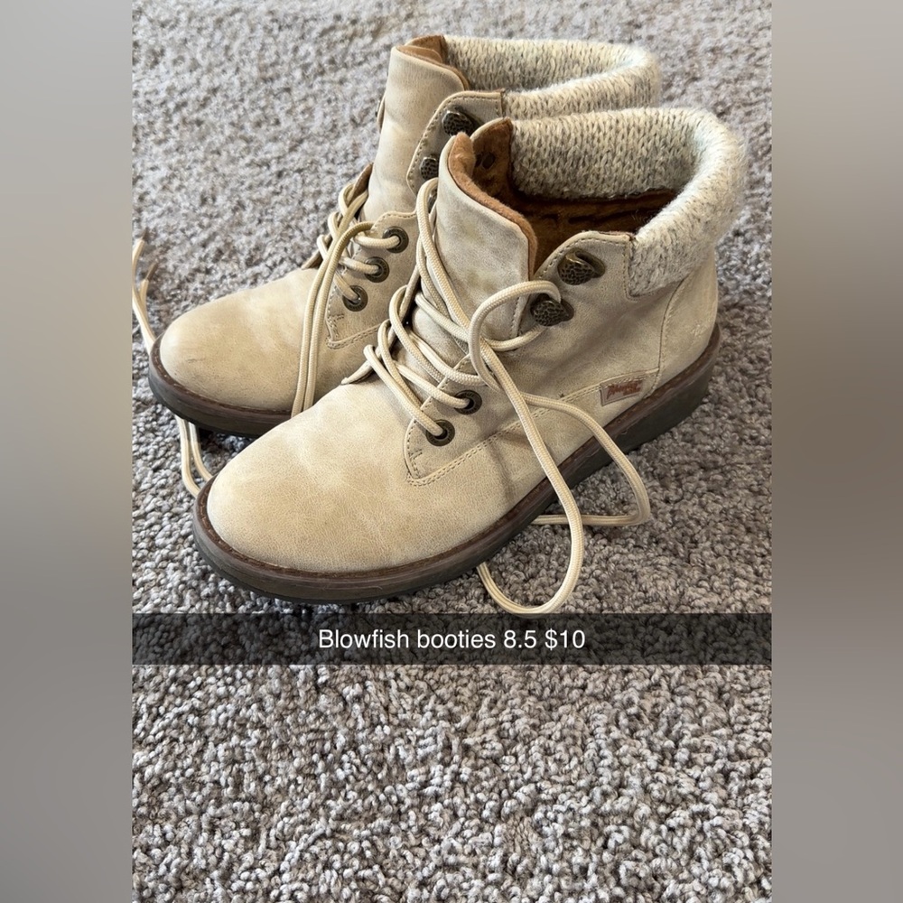 Blowfish women’s Tan Lace-Up Boots